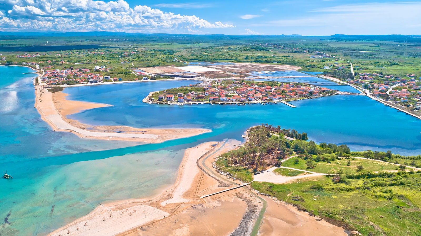 Nin – Magiczne Miasto Królów, Piaszczystych Plaż i Soli